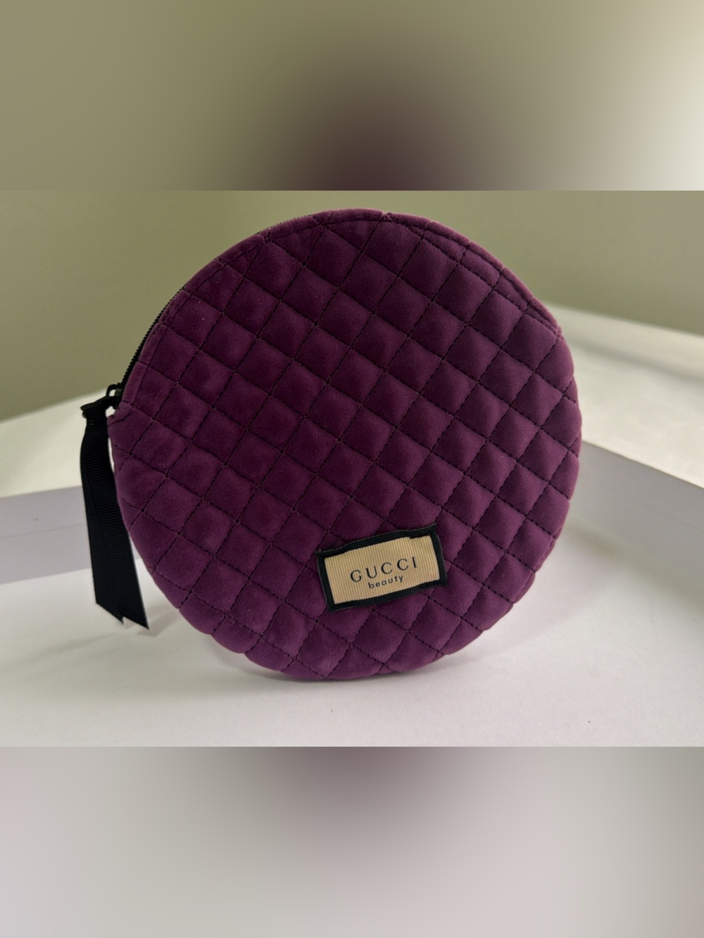 New,unused Gucci Beauty quilted Round Cosmetic Case Deep Purple Velvet